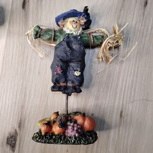 Charming Scarecrow Figurine with Pumpkins